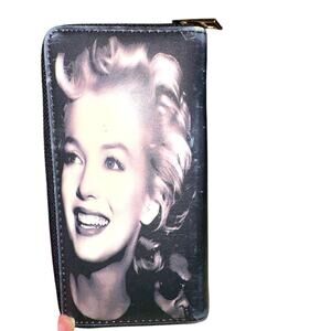 Marilyn Monroe Smiling Black & White Wallet with Many Compartments
